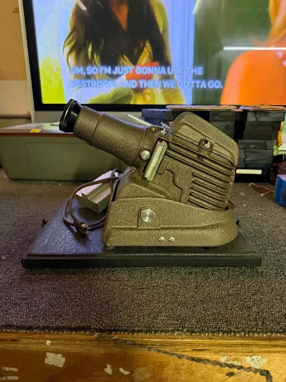 GoldE Manumatic Model 300-P-1042 Blower Cooled Slide Projector
